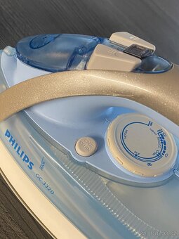 Napařovací žehlička Philips GC3320 - 2