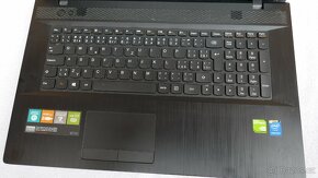 Lenovo IdeaPad G710 o velikosti displeje 17,3" - 2