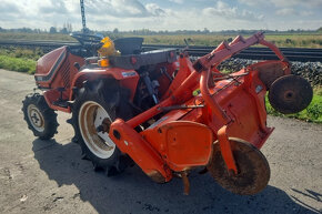 Traktor Kubota B52 - 2