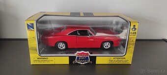 Modely aut 1/24/25 - New Ray - 2
