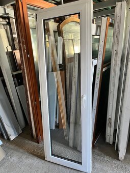 PLASTOVÉ BALKÓNOVÉ DVEŘE BÍ/ZLATÝ DUB 71x212-PLZEŇ - 2