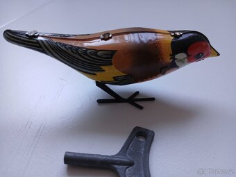 Stará hračka s klíčkem - natahovací ptáček - 2