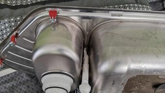 Kuchyňský dřez , nerez . - 2