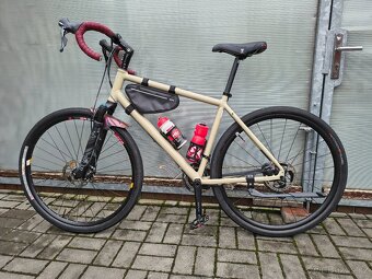 Cestovní Gravel BC Flint s odpruženou FOX vidlicí - 2