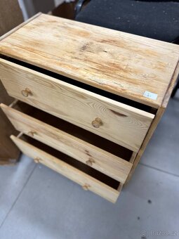 Dřevěná komoda - 2