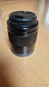 Objektiv SONY SEL 50mm f/1.8 černá verze - 2