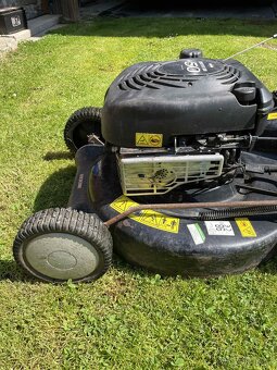 BENZÍNOVÁ SEKAČKA S POJEZDEM - 2