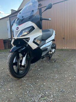 Aprilia sr max 300. - 2