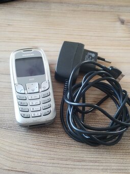 Tlačítkový mobil SIEMENS - 2