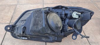 Levý přední světlomet - 2
