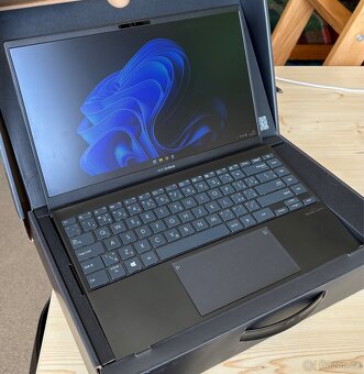ASUS ZenBook 14 s 16 GB RAM a 1 TB SSD - 2