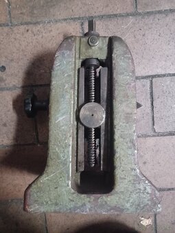 Stavitelný opěrný hrot - 2