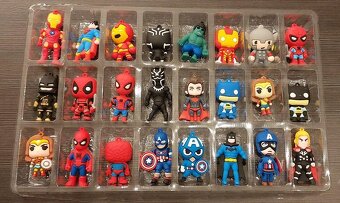 Adventní kalendář - Avengers - 24 okének samé figurky. - 2