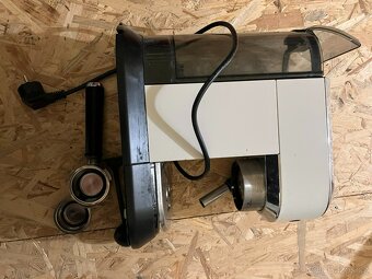 Kávovar DeLonghi EC 685.W - 2