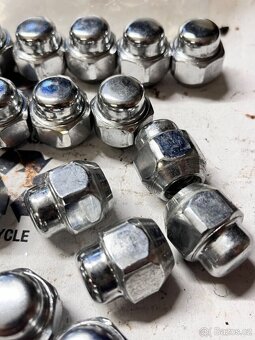 20x matice matky Mazda CX5 - 2