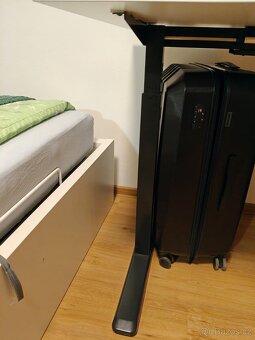 Vertikálně nastavitelný stůl - 2