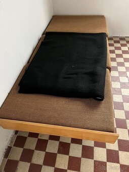 Stará skříň a 2 postele - 2