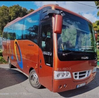 Zájezdový autobus Isuzu - 2