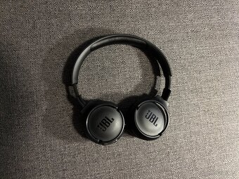 JBL Tune 520BT černá - 2