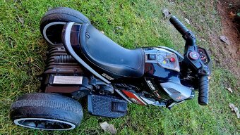 STX Elektrická tříkolka

 - 2