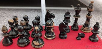 Figurky na šachy, dámu apod. 39ks - 2