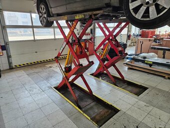 Vysokozdvižný nůžkový zvedák CORGHI 2500 kg - 2