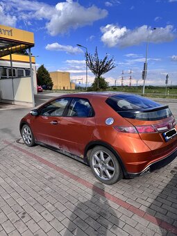 Honda Civic 8g 1.8 i-Vtec, manuál - 2