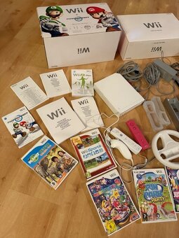 Nintendo Wii Mario Kart Pack + Wii Fit v originálním balení - 2