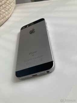 iPhone SE 2016 32 GB - 2