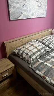 Postel 180×200 cm s matrací, roštem a nočními stolky - 2