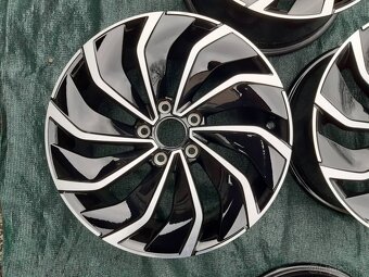 Alu disky Volkswagen Golf R17 Ventura - 2