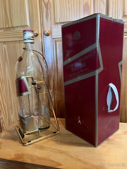 Láhev od whisky JOHNNIE WALKER v kolebce - 2