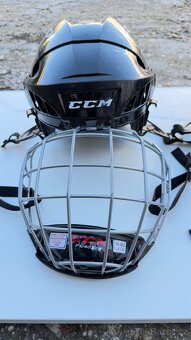 ✅ 2 x HOKEJOVÉ PRILBY - CCM FL40 S veľkosť JUNIOR - S ✅ - 2