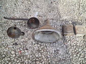 Starý plechový trychtýře - 2