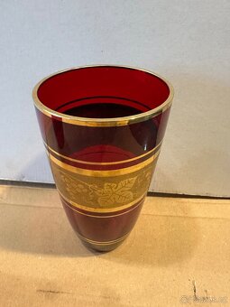 Prodám vázu z rubínového skla - 2