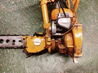 Stará motorová pila - 2
