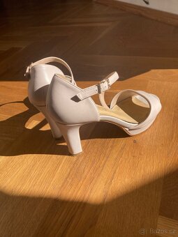 Kožené sandále na podpatku - 2