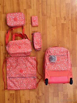 492 - NOVÝ, nepoužívaný školní set KIPLING - SLEVA 40% - 2