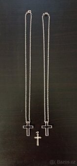 Řetízek s křížkem – 2 stejné kusy + jeden jiný - 2
