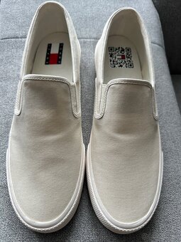 Nové Tommy Hilfiger vel.44. - 2