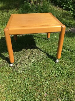 Prodám konferenční stolek - 2