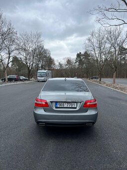 Mercedes e212 - 2