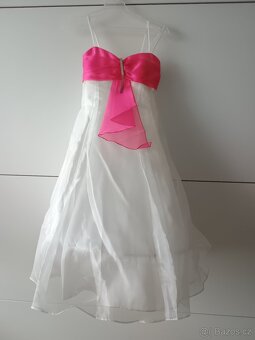 Šaty pro družičku s obručí. - 2