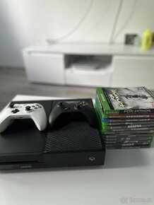 Xbox One + 2 ovladače - 2