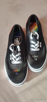 VANS love is love - 2