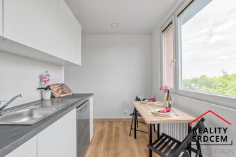 Pronájem bytu v os. vlast. o velikosti 2+1+balkon/58 m2 na u - 2