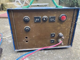 Nabíječka na auto baterie 12V 6V - 2