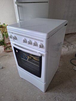 Prodám sporák Mora KS 2470 s plynovou hadicí - 2