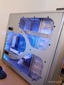 počítač v serverové case - 2