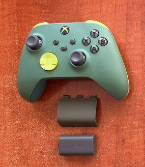 2x Xbox Wireless Controller + 1x Xbox Elite Series 2 - 2